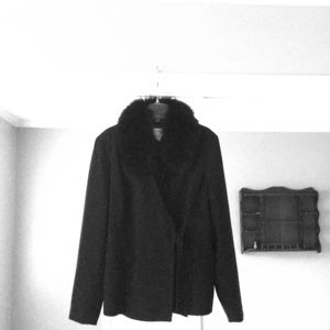 Women’s dress jacket with fur collar.